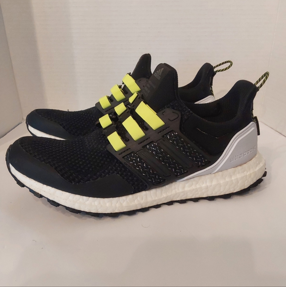 ADIDAS ULTRABOOST 10M LIKE NEW PRE-OWNED